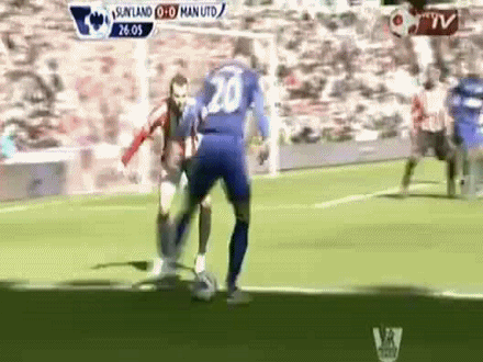 Nhờ hậu vệ Sunderland “giúp sức”, MU giành trọn 3 điểm - 3 Trực tuyến: Sunderland 0-1 MU (hết hiệp 1)