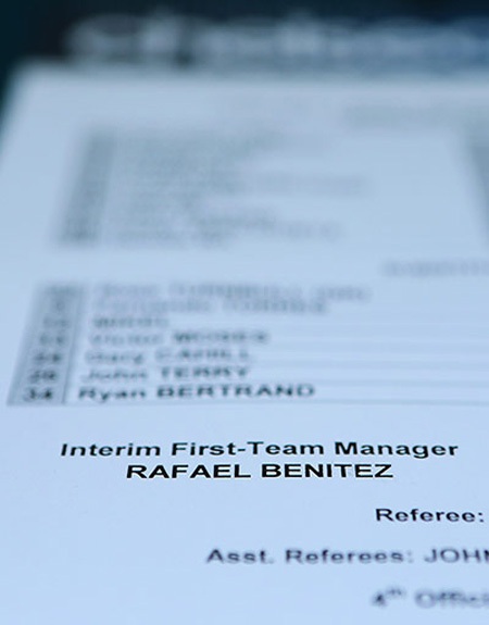 CĐV Chelsea tiếp tục tấn công Rafael Benitez