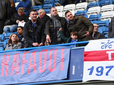 Rất nhiều các khẩu hiệu mọc lên trong trận đấu vừa diễn ra