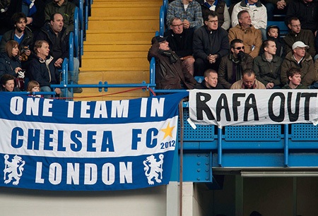 Các băng rôn mọc ở khắp nơi