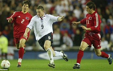 Rooney ra mắt tuyển Anh trong trận đấu với Thổ Nhĩ Kỳ cách đây 
tròn 10 năm