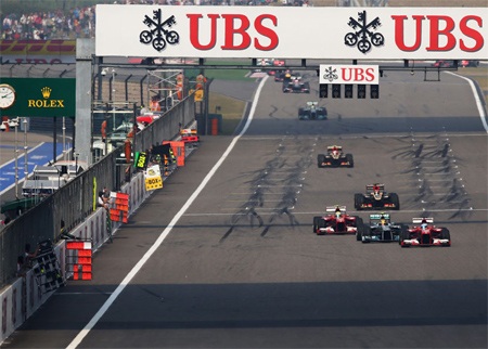 Alonso giành chiến thắng trên đường đua Thượng Hải - 2 Sự vượt trội của Ferrari trong những vòng đua đầu