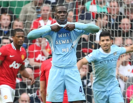 Các trận derby Manchester hấp dẫn và kịch tích nhất - 2 Balotelli là người hùng của trận lượt đi mùa giải trước