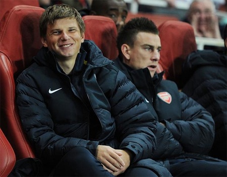 Mỗi phút ra sân của Arshavin trị giá tới 7.800 bảng - 1 Arshavin đang ngồi hưởng lương ông Hoàng tại Arsenal