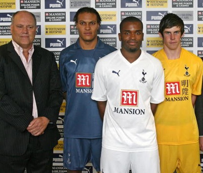 Đôi nét chính về Gareth Bale, “bản sao” của C.Ronaldo - 2 Bale ngày gia nhập Tottenham cùng Kaboul, Bent và HLV Martin Jol