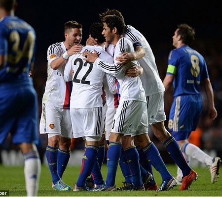 Luiz lập siêu phẩm, Chelsea hiên ngang vào chung kết - 3 Basel vươn lên dẫn trước, nhưng vẫn tan nát trước Chelsea
