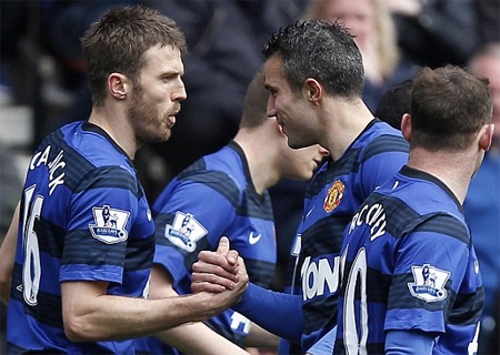 Van Persie góp công giúp MU vượt ải Stoke - 1 MU đã trở lại chiến thắng sau thất bại trước Chelsea và Man City