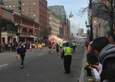 Liên tiếp là hai vụ nổ chỉ cách nhau vài chục giây