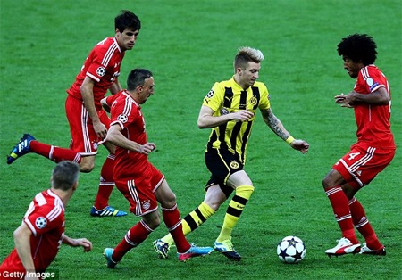 Hạ gục Dortmund, Bayern Munich vô địch Champions League - 2 Dortmund đã có những phút đầu chơi lấn lướt trước Bayern