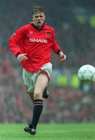 Bekham (thứ 2 hàng đầu từ phải qua) cùng các đồng đội giành cúp FA cho cầu thủ trẻ năm, 1992