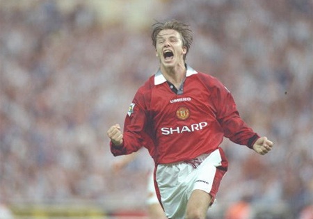 Bekham (thứ 2 hàng đầu từ phải qua) cùng các đồng đội giành cúp FA cho cầu thủ trẻ năm, 1992