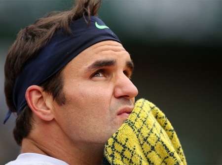 Ferderer đã giành quyền vào vòng 2