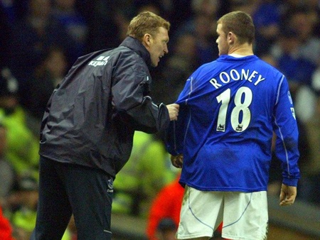 Tháng 8 năm 2002, Moyes cho ra sân cầu thủ trẻ Wayne Rooney, lúc này mới 16 tuổi
