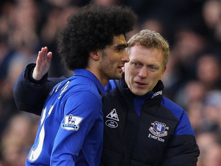 Tháng 8 năm 2002, Moyes cho ra sân cầu thủ trẻ Wayne Rooney, lúc này mới 16 tuổi