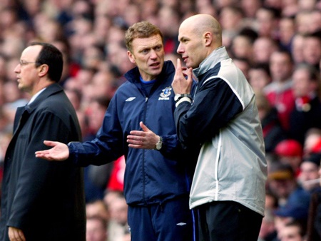 Tháng 8 năm 2002, Moyes cho ra sân cầu thủ trẻ Wayne Rooney, lúc này mới 16 tuổi