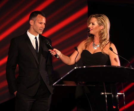 Giggs phát biểu khi được phỏng vấn bởi cô dẫn chương trình xinh đẹp Hayley McQueen