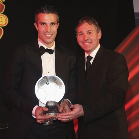 Van Persie còn nhận thêm phần thưởng Bàn thắng đẹp nhất mùa giải