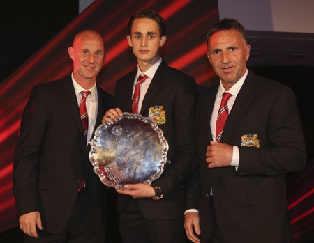 Adnan Januzaj nhận giải Cầu thủ trẻ xuất sắc nhất mùa giải