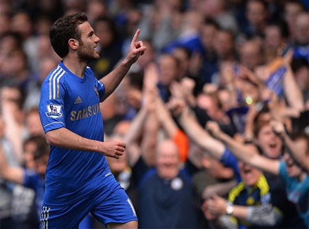 Mata mở tỷ số trong trận với Everton. Chelsea đã thắng 2-1 chung cuộc và có vị trí thứ 3