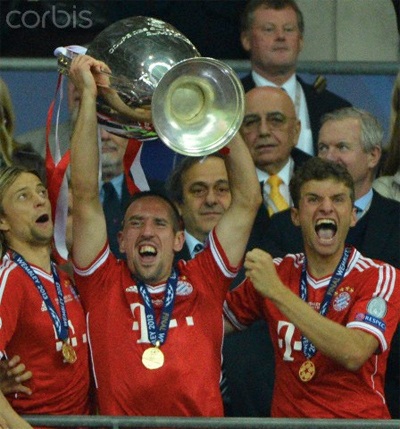 Đội hình xuất sắc nhất Champions League 2012/13 - 10 Hàng thủ của Dortmund đã thi đấu nhiều trận rất hay ở mùa giải năm nay và nổi bật nhất là