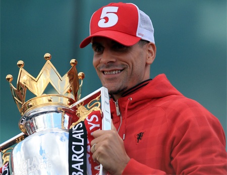 Ferdinand sẽ tiếp tục gắn bó với MU thêm 1 năm nữa