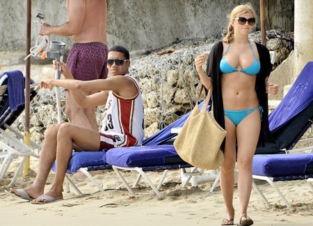 Không cần những tấm bảo vệ bàn chân, nhưng nạng là dụng cụ không thể thiếu