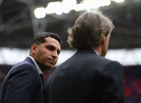 Chủ tịch, Khaldoon Al Mubarak dường như đang muốn một câu trả lời từ Mancini