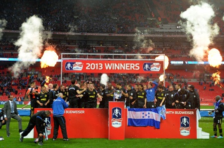 Chào mừng nhà vô địch FA Cup 2013