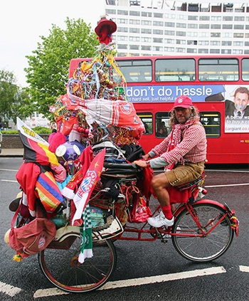 Lượng CĐV Bayern Munich đông đảo không kém Dortmund