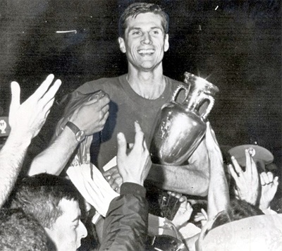 10 hậu vệ trái vĩ đại nhất mọi thời đại - 7 Lizarazu bên cạnh Zidane