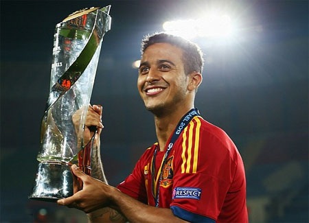 MU sắp “câu” được Thiago Alcantara - 1 Thiago Alcantara đang trên đường tới Old Trafford