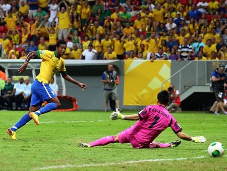 Brazil dễ dàng "thổi bay" Nhật Bản trận mở màn Confederation Cup - 3 Paulinho cũng rất duyên với mành lưới tuyển Nhật