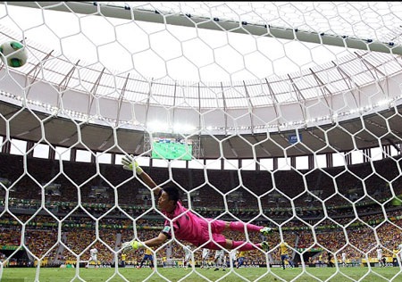 Ngay phút thứ 3, Nhật Bản đã bị thủng lưới