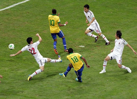 Điều thú vị là Paulinho cũng làm toang mành lưới Nhật hồi tháng 10 năm trước, giống như Neymar