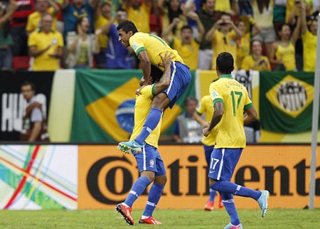 Bàn thắng nâng tỷ số lên 2-0 ngay đầu hiệp 2 đã giúp Brazil cầm chắc chiến thắng