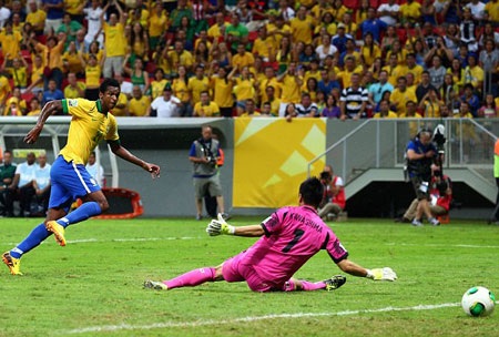 Trước khi trận kết thúc, Jo đã ấn định chiến thắng 3-0