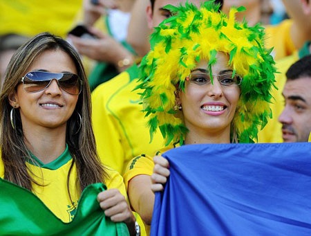 Màu vàng xanh phủ kín SVĐ Mineirao