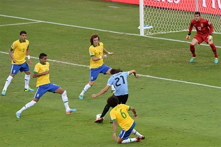 Đánh bại Uruguay, Brazil tiến vào chung kết - 2 Brazil ít có cơ hội nguy hiểm hơn so với Uruguay