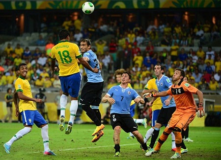 Đánh bại Uruguay, Brazil tiến vào chung kết - 3 Brazil đã gặp khá nhiều măn mắn