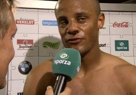 Thậm chí anh vẫn thoải mái trả lời phỏng vấn