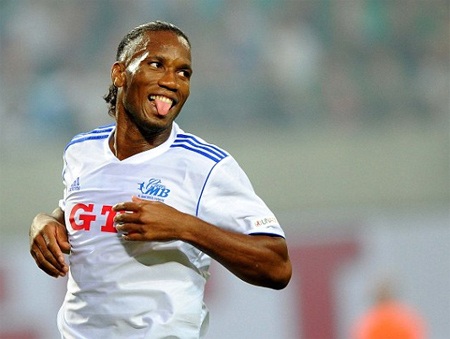 Drogba ăn mừng khi ghi bàn