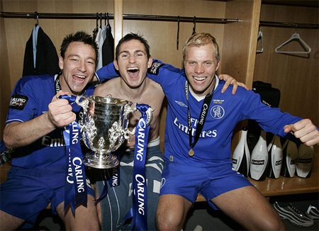 Thành công đầu tiên của Mourinho cùng Chelsea là tại League Cup, nơi họ đánh bại Liverpool.