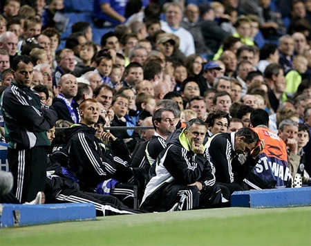 Những bản hợp đồng bom tấn như Michael Essien là điều thường thấy ở các đội bóng Mourinho dẫn dắt.