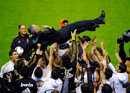 Ở mùa giải thứ 2, Mourinho đã đưa Real Madrid vô địch La Liga