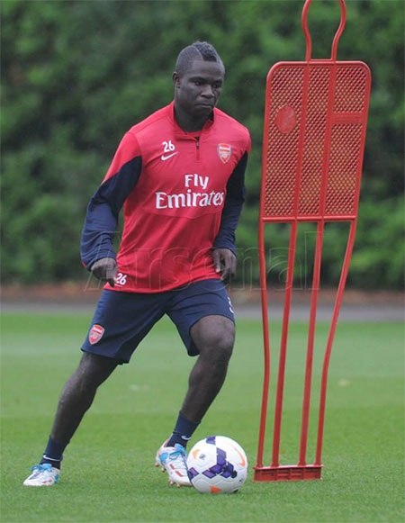 Frimpong trong một pha đi bóng