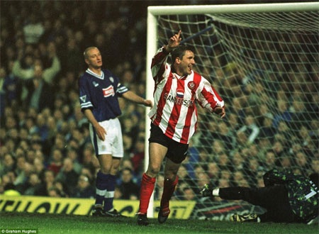Những “quả bom tấn” của các đội bóng tại Premier League - 14 David Hirst