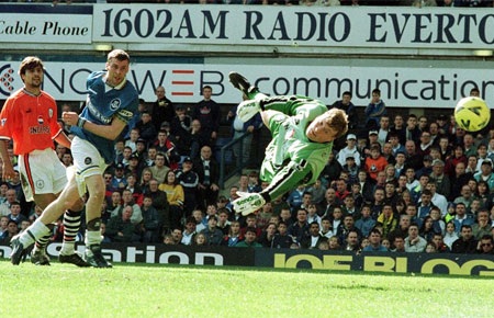 Những “quả bom tấn” của các đội bóng tại Premier League - 6 Duncan Ferguson