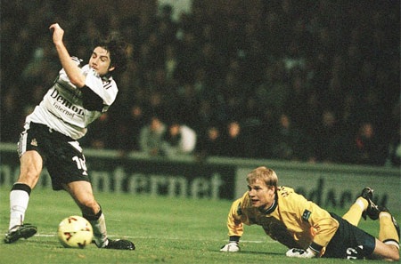 Những “quả bom tấn” của các đội bóng tại Premier League - 7 Paul Peschisolido