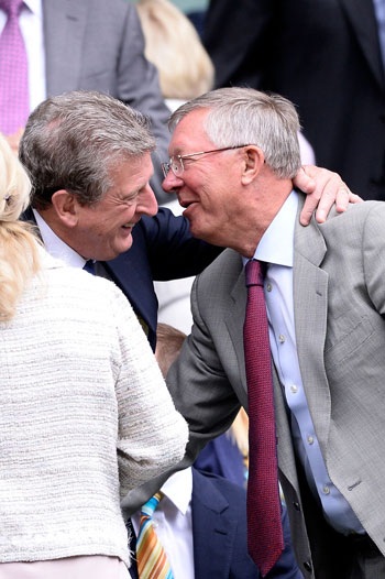 Cái ôm thắm thiết của hai ông bạn già