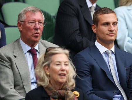 Nemanja Vidic cũng đến xem trận đấu này cùng thầy